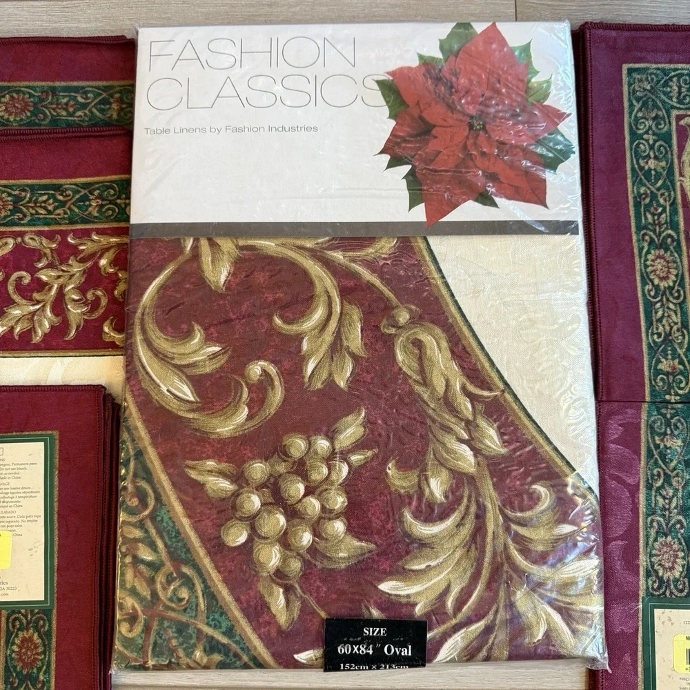 VTG Christmas Tablecloth‎ and 5 Matching Napkins Oval 60x84 NWT Home Statements
